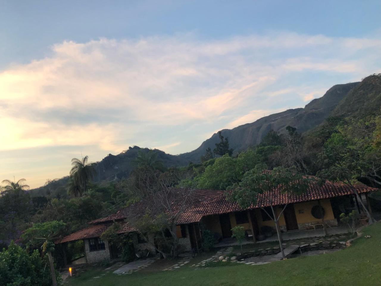 Vale Da Vacaria Hotel Santana Do Riacho Bagian luar foto